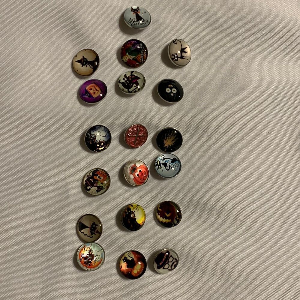 18 piece Halloween snaps plus one free snap